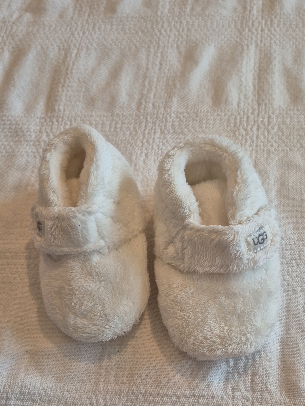 UGG toddler Bixbee crib shoes slippers color Vanilla VGUC